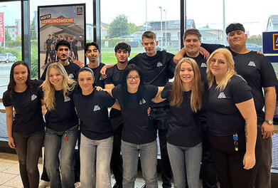 HOFER Lehrlingsteam in der Filiale HOFER Lehrlingsteam in der Filiale